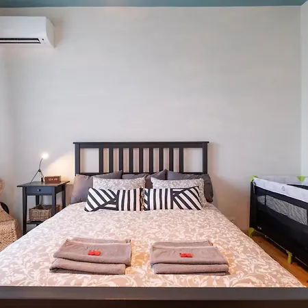Orange Friendly Near Vitosha Blvd Apartment Sofia